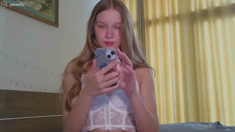 Snapshot of adorielle chatting on July 18, 2026, 6:17 am Lia online show from July 18, 2026, 6:17 am