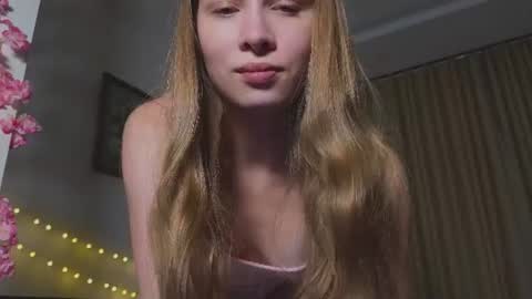 Snapshot of adorielle chatting on July 28, 2026, 11:28 am Lia online show from July 28, 2026, 11:28 am