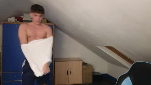 Snapshot of adr_twink chatting on April 8, 2026, 10:10 pm ADR Twink online show from April 8, 2026, 10:10 pm