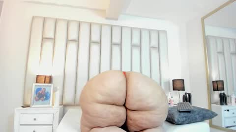 Snapshot of adreeaperez1 chatting on October 24, 2025, 11:45 pm ANDREA PEREZ online show from October 24, 2025, 11:45 pm