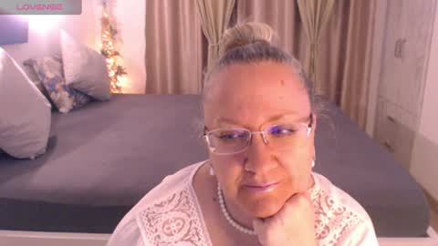 Cryna online show from March 1, 2025, 3:38 pm