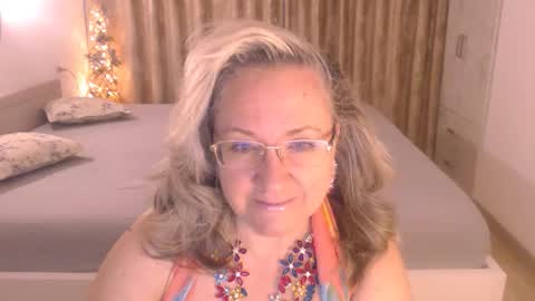 Cryna online show from May 5, 2026, 2:52 am