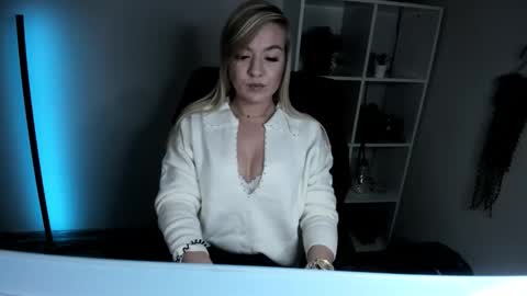 Snapshot of adrenalinlaura chatting on November 14, 2025, 6:34 am AdrenalinLaura online show from November 14, 2025, 6:34 am