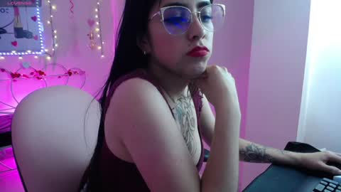 Adri  online show from February 6, 2025, 9:11 am