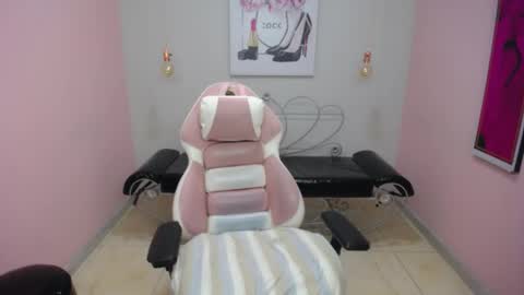 Adri  online show from May 12, 2026, 12:13 pm