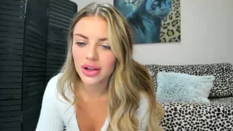 Snapshot of adri_sweetie chatting on October 7, 2025, 11:07 am Adriana online show from October 7, 2025, 11:07 am