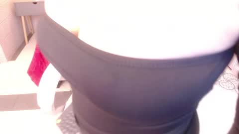 Snapshot of adri_velvet chatting on April 10, 2026, 3:56 am Adri online show from April 10, 2026, 3:56 am