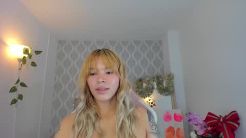 Adriana online show from December 17, 2024, 12:11 pm