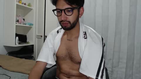 Snapshot of adrian_falcon chatting on April 14, 2026, 2:28 am Adrian Falcon online show from April 14, 2026, 2:28 am