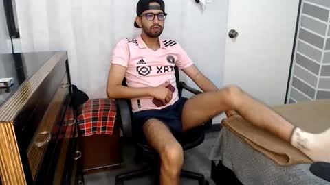 Snapshot of adrian_falcon chatting on May 26, 2026, 5:20 pm Adrian Falcon online show from May 26, 2026, 5:20 pm