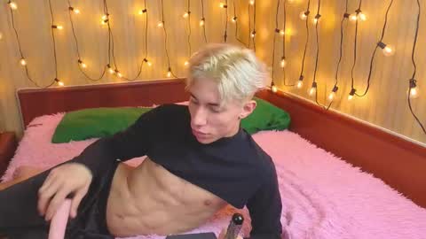 adrian_love_angel online show from November 14, 2025, 6:39 pm