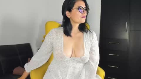 Adriana online show from June 3, 2026, 5:10 am
