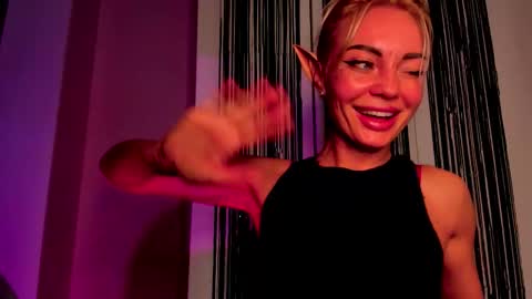 Snapshot of adriana_coy_ chatting on October 25, 2025, 5:59 am Adriana online show from October 25, 2025, 5:59 am