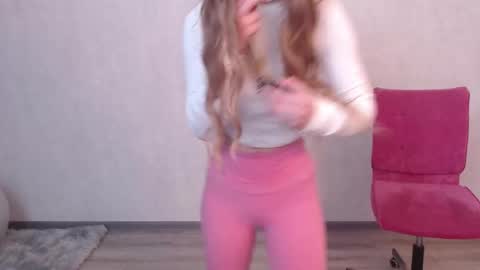 Adriana online show from November 3, 2025, 3:02 pm