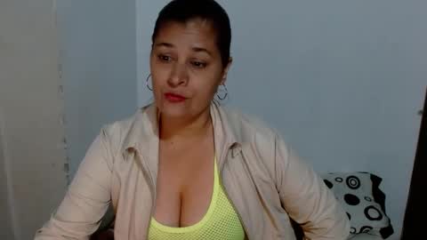 Snapshot of adriana_milf chatting on October 11, 2025, 5:17 am Adriana milf online show from October 11, 2025, 5:17 am