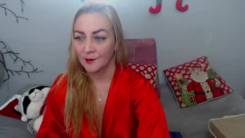 Adriana Paredes  online show from December 30, 2024, 1:58 pm