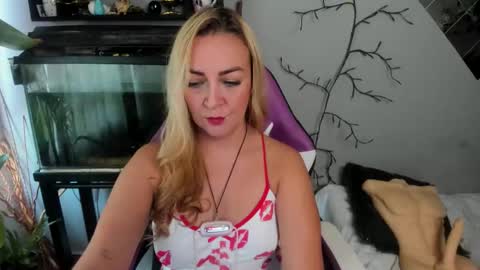 Snapshot of adrianapdes chatting on September 14, 2025, 12:59 pm Adriana Paredes  online show from September 14, 2025, 12:59 pm