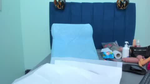 adriana online show from July 6, 2026, 1:35 am