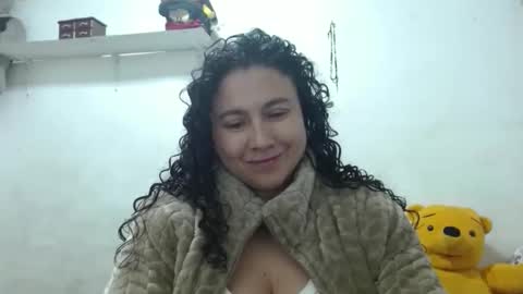 Snapshot of adrianatellez chatting on October 1, 2025, 1:39 pm Adriana Tellez online show from October 1, 2025, 1:39 pm