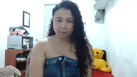 Snapshot of adrianatellez chatting on October 25, 2025, 4:24 pm Adriana Tellez online show from October 25, 2025, 4:24 pm