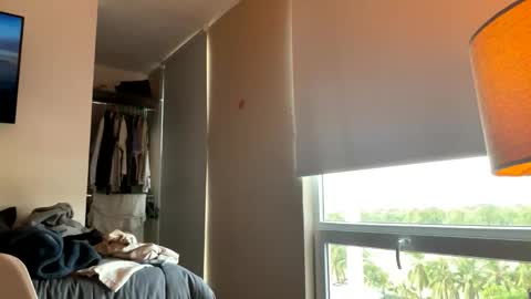 adriannn222 online show from November 30, 2025, 1:48 pm