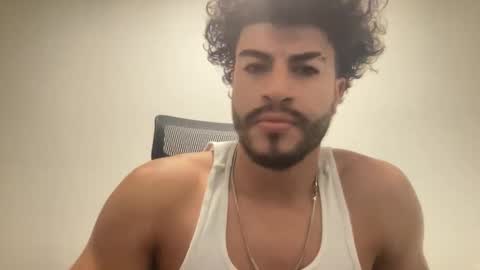 adriano guapo online show from November 30, 2025, 1:09 am