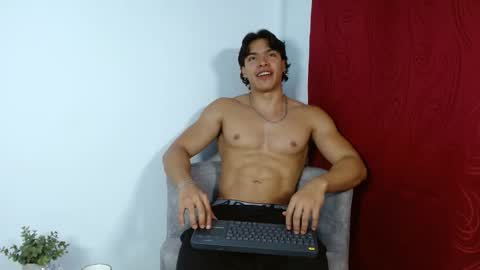 adriel_escalante online show from September 21, 2025, 3:19 am