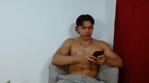 adriel_escalante online show from September 25, 2025, 3:54 am