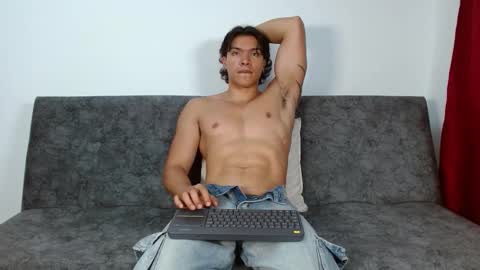 adriel_escalante online show from October 23, 2025, 2:11 am
