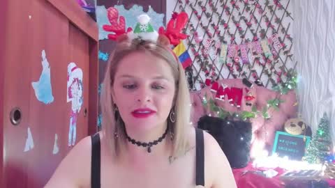 adriiana_fox_ online show from December 2, 2024, 7:16 pm