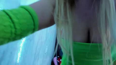 adriiana_fox_ online show from December 3, 2025, 4:49 pm