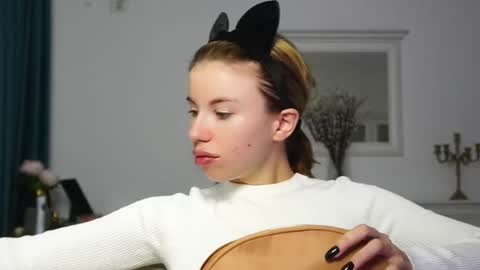 Snapshot of aelia_anara chatting on September 29, 2025, 3:44 am Aelia online show from September 29, 2025, 3:44 am