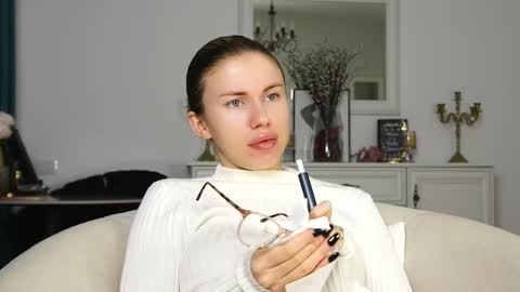 Snapshot of aelia_anara chatting on October 12, 2025, 4:11 am Aelia online show from October 12, 2025, 4:11 am