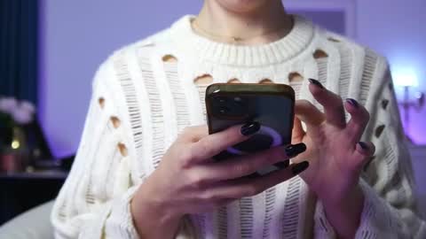 Snapshot of aelia_anara chatting on October 13, 2025, 4:01 am Aelia online show from October 13, 2025, 4:01 am