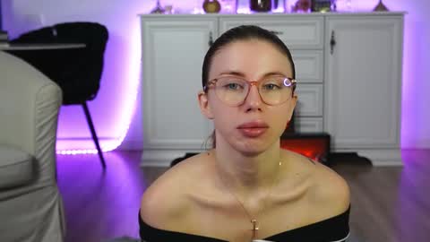 Snapshot of aelia_anara chatting on October 17, 2025, 4:48 am Aelia online show from October 17, 2025, 4:48 am