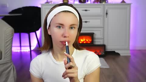 Snapshot of aelia_anara chatting on October 18, 2025, 4:15 am Aelia online show from October 18, 2025, 4:15 am