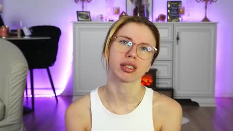 Snapshot of aelia_anara chatting on October 28, 2025, 5:55 am Aelia online show from October 28, 2025, 5:55 am