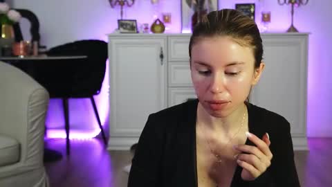 Snapshot of aelia_anara chatting on November 1, 2025, 3:30 am Aelia online show from November 1, 2025, 3:30 am