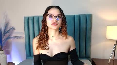 Snapshot of aelinduvalier chatting on October 9, 2025, 7:01 pm aelinduvalier online show from October 9, 2025, 7:01 pm