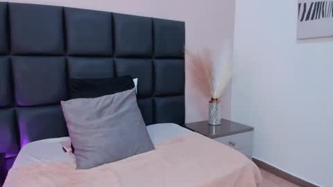 Snapshot of aelinduvalier chatting on October 16, 2025, 6:53 pm aelinduvalier online show from October 16, 2025, 6:53 pm