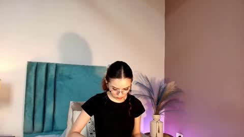 aelinduvalier online show from November 8, 2025, 6:29 pm