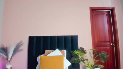 aelinduvalier online show from December 16, 2025, 6:35 pm