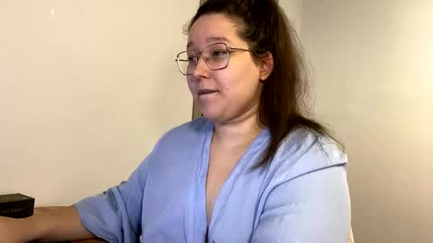 aemilialust online show from February 6, 2026, 9:07 pm