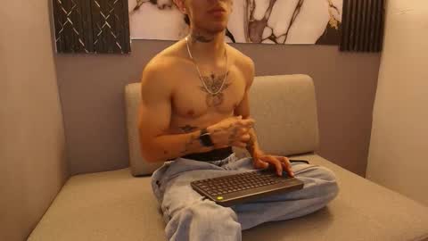 AETHON online show from November 8, 2025, 2:06 pm