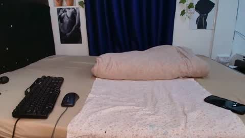 Africanpetitequeenn online show from May 5, 2026, 7:33 pm