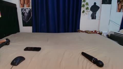 Africanpetitequeenn online show from May 8, 2026, 7:30 pm
