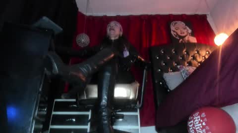 Snapshot of afrika_mif chatting on March 4, 2026, 11:11 pm afrika online show from March 4, 2026, 11:11 pm