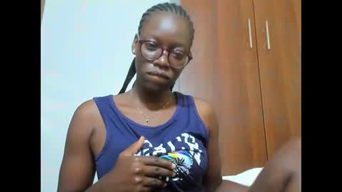 Leah online show from February 5, 2025, 4:27 am
