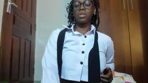 Leah online show from November 3, 2025, 12:46 am