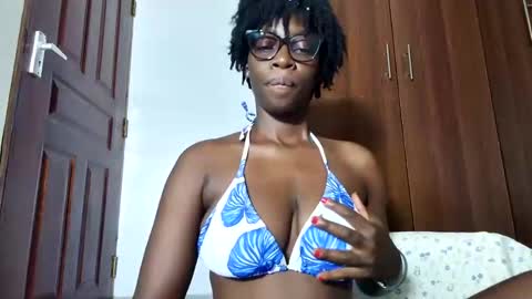 Snapshot of afro_pop chatting on April 24, 2026, 12:46 am Leah online show from April 24, 2026, 12:46 am